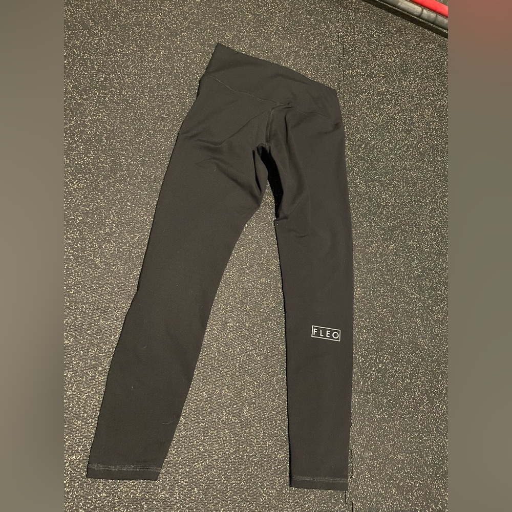 Fleo El Toro 25” Black - Romey leggings Size Medium